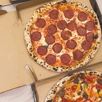รูปภาพถ่ายที่ Mozzafiato Pizzeria โดย Zahraa. เมื่อ 1/11/2024