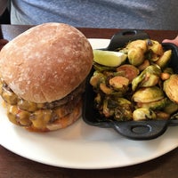 7/30/2018にAndres K.が5 Napkin Burgerで撮った写真