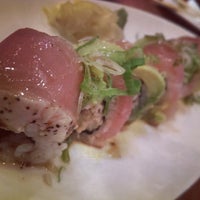 รูปภาพถ่ายที่ California Roll &amp; Sushi Fish โดย Patrick M. เมื่อ 8/25/2013