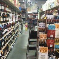 7/27/2016에 Drew M.님이 Joe Canal&amp;#39;s Discount Liquor에서 찍은 사진
