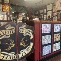Das Foto wurde bei Flyrite Tattoo Brooklyn von Arzi R. am 9/20/2019 aufgenommen
