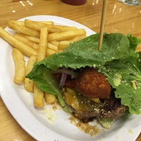 1/3/2017 tarihinde Marisa M.ziyaretçi tarafından Gourmet Burger Company (GBC)'de çekilen fotoğraf