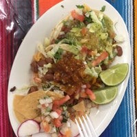 Foto tomada en Gus&amp;#39; Tacos Mexican Grill  por Aja B. el 11/12/2017