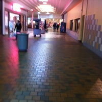 Foto tirada no(a) Janesville Mall por Jaye S. em 1/18/2013