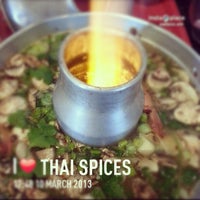 Das Foto wurde bei Thai Spices von punninee r. am 3/11/2013 aufgenommen