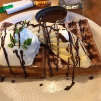 Photo taken at Waffle cafe ORANGE by みょん 　. on 9/26/2020