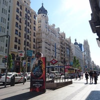 Photo taken at Gran Vía by Emil V. on 6/9/2019