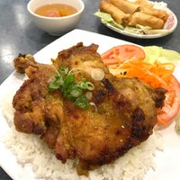 Снимок сделан в New Dong Khanh Restaurant пользователем Ben H. 10/13/2017