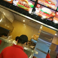 Photo taken at Sultan delight burger by 𝓐𝓱𝓶𝓪𝓭 . on 5/20/2016