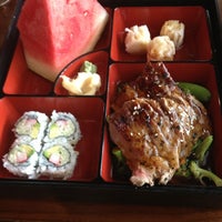 Das Foto wurde bei Hana Japanese Restaurant von Travis K. am 6/22/2013 aufgenommen
