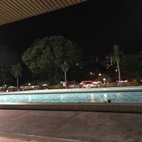 Photo taken at Katong Swimming Complex by Jibb Saowanee on 12/10/2016