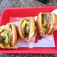 Photo taken at In-N-Out Burger by Melissa R. on 3/31/2015