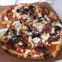 Снимок сделан в Pizza 900 Wood Fired Pizzeria пользователем Alex A. 6/8/2017
