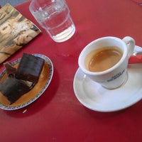 1/5/2013 tarihinde Leila H.ziyaretçi tarafından Cafes Debout'de çekilen fotoğraf