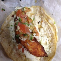 Foto diambil di L&amp;#39;Patron Tacos oleh Aaron T. pada 4/29/2013