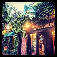 Foto tirada no(a) Tannenbaum Christmas Shop por Kyle A. em 7/8/2013