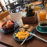 Foto diambil di Negra Café oleh Milos G. pada 9/14/2019