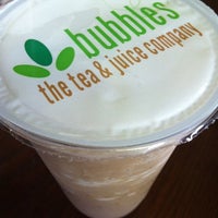 Foto tomada en Bubbles Tea &amp;amp; Juice Company  por Malkia D. el 10/13/2012