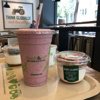 Photo taken at Fresh &amp;amp; Co by Raquel A. on 7/24/2019
