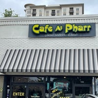 รูปภาพถ่ายที่ Cafe at Pharr โดย Charles P. เมื่อ 7/20/2021