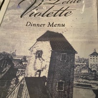 Das Foto wurde bei Violette Restaurant von Charles P. am 1/6/2024 aufgenommen