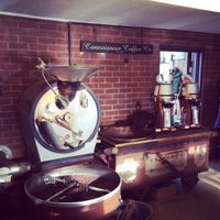 12/16/2013 tarihinde Duncan D.ziyaretçi tarafından Connoisseur Coffee Co'de çekilen fotoğraf