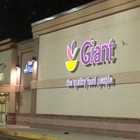 Photo taken at Giant Food by Bertille B. on 2/5/2013
