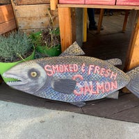 Das Foto wurde bei Salmon Market von N L. am 5/12/2019 aufgenommen