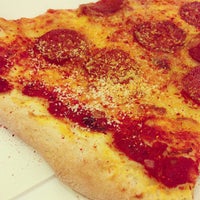 Foto tirada no(a) The Manhattan Pizza Company por tania em 6/7/2013