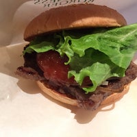 Photo taken at Freshness Burger by nakonekocat 猫. on 12/13/2014