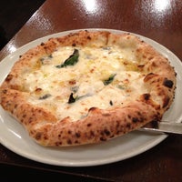Photo taken at Pizzeria Garibaldi (ガリバルディ) by Ryu H. on 5/9/2013