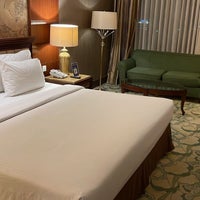 Foto scattata a Aston Tropicana Hotel da Yunita A. il 10/23/2021