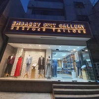 รูปภาพถ่ายที่ Embassy Suit Gallery โดย Natapicha K. เมื่อ 10/13/2019