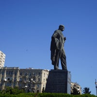 Photo taken at Nəriman Nərimanov Parkı by Atakan Osman Bayman on 6/16/2018