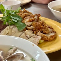 Photo taken at Je Aoun Chicken Rice by Siwapon L. on 1/6/2023