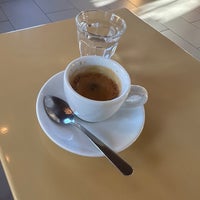 Foto tirada no(a) Tandem Coffee Roasters por Andrew Q. em 11/4/2022