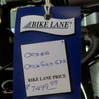 รูปภาพถ่ายที่ Bike Lane โดย 👊Michael L. เมื่อ 6/13/2013