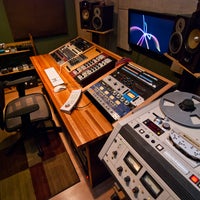 4/25/2015 tarihinde Bricktop Recording Studioziyaretçi tarafından Bricktop Recording Studio'de çekilen fotoğraf