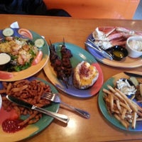Foto diambil di Steamers Seafood Grill &amp;amp; Bar oleh Angel 🐍 N. pada 11/15/2012