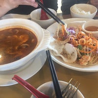 Foto diambil di Lucky Corner Vietnamese Cuisine oleh Angel 🐍 N. pada 10/15/2017