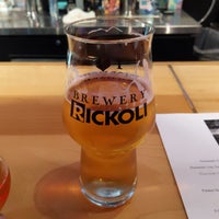 Foto tirada no(a) Brewery Rickoli Ltd. por charles b. em 11/30/2019