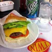 5/8/2013에 Bruno R.님이 Twin Burger에서 찍은 사진