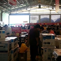 Photo taken at BaNANA IT - Warehouse Sales by Nonthawat C. on 3/14/2014