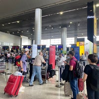 Photo taken at Check-in LATAM by Kaueh S. on 4/13/2022