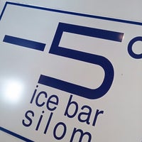 Foto scattata a -5° Ice Bar Silom da Saksit S. il 12/20/2013