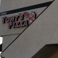 Photo taken at Tony&#39;s Pizza by Chris A. on 9/3/2021