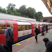Finchley Central London Underground Station - Metro Station in London