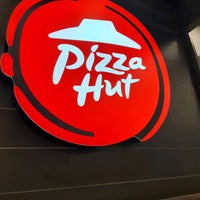 Photo taken at Pizza Hut by Ayşe A. on 7/2/2021