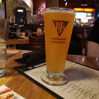 Photo taken at BJ&amp;#39;s Restaurant &amp;amp; Brewhouse by Eric W. on 8/25/2022