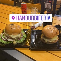 รูปภาพถ่ายที่ Hamburbifería โดย Estefania G. เมื่อ 9/19/2020